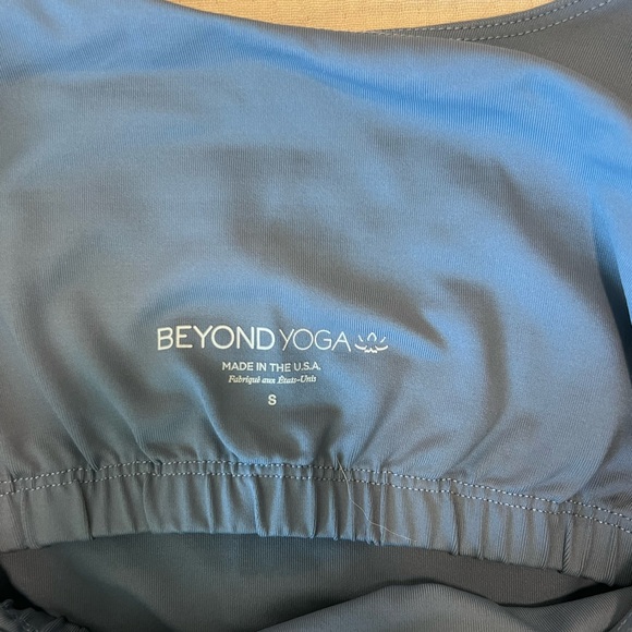 Beyond Yoga Keep it Simple Cropped Tank - Picture 4 of 5